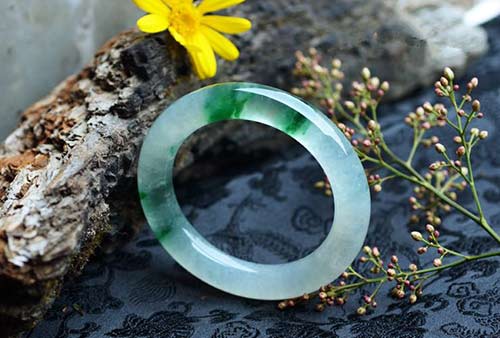 翡翠是什么材质