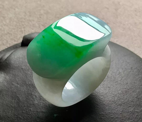 男戒指的戴法和意义