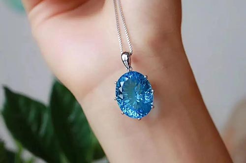 蓝色托帕石的寓意